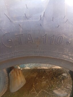 Šipové pneu 320/70R20 - 2