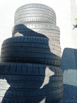 Krásné LETNI Prémiové PIRELLI pneu 285/40/21, 109Y - 2