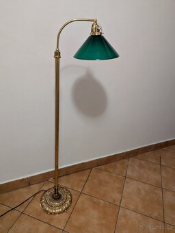 stojací stará podlahová mosazná lampa, zelené stínidlo - 2