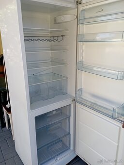 Prodám starší funkční ledničku - 2