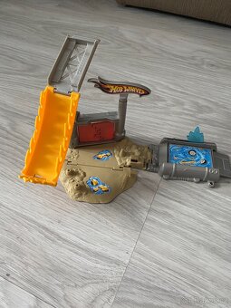 Hot Wheels dráhy + 8 aut - 2