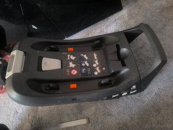 Autosedačka a Isofix maxi-cosi - 2