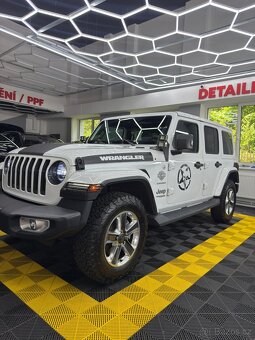 Prodám Jeep Wrangler SAHARA 2.0T 4x4 DPH - 2