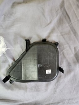 AUDI Q3 zadni kryt predni lampy 8U0941159 preferuji osob - 2