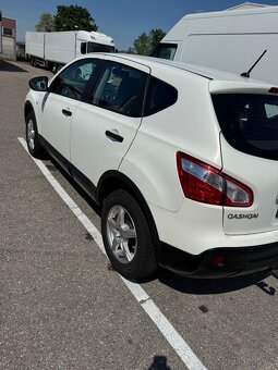 Nissan Qashqai 1.6 benz 2013 rok - 2