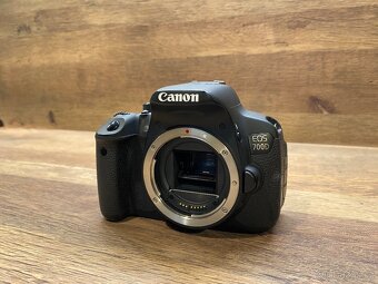 Prodám Canon EOS 700D s příslušenstvím - 2