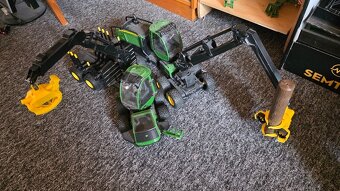 Bruder vyvažečka a harvestor John Deer - 2