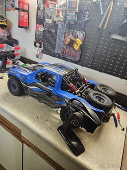 Traxxas UDR - 2