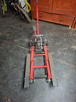 Zvedák na motorku 680kg - 2