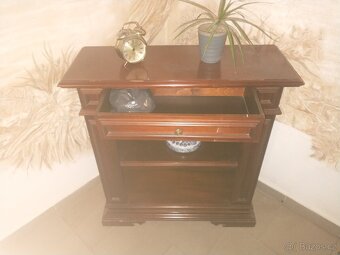 Dřevěná rustikální komoda - 2