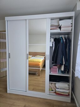 Skříň s posuvnými dveřmi ve Vrchlabí - 2