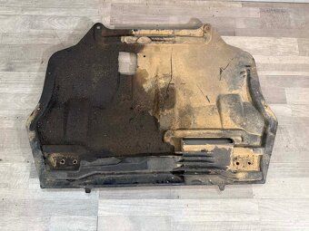 ŠKODA SUPERB 2 FACELIFT - plast pod motor - 5C6825901B - 2