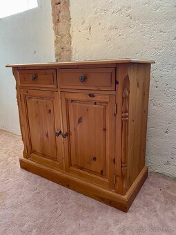 Skříňka z masivu - 2