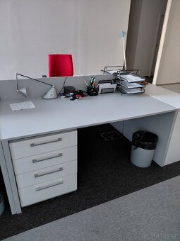 Kancelářský stůl s kontejnerem - 2