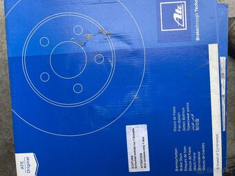 Kotouce ate ford transit custom - 2