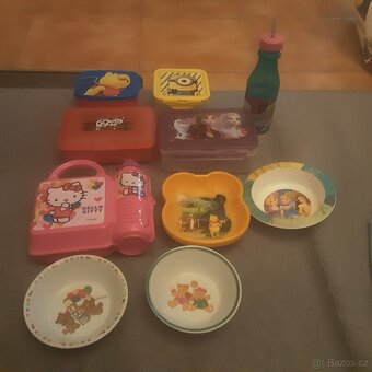 Různé hračky, knihy, obleceni - 2