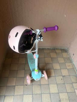 Koloběžka se svítícími kolečky + helma - 2