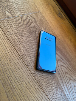 Samsung Galaxy S10e - 2