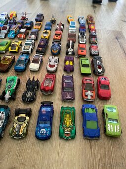 Hot wheels autíčka - 2