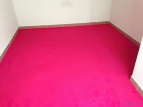 Růžový zátěžový koberec - 2