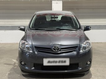 Toyota Auris 1.4 , 66 kW nafta, 2011 - 2