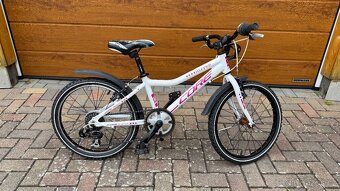 Core Nipper 20”, bílo-růžové, váha 9kg - 2