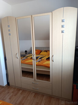 Šatní skříň za odvoz - 2