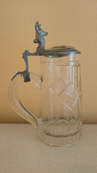 Skleněný pivní korbel s cínovým víčkem - 2