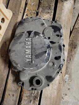 Yamaha XS 400 2A2 víka motoru, válce - 2