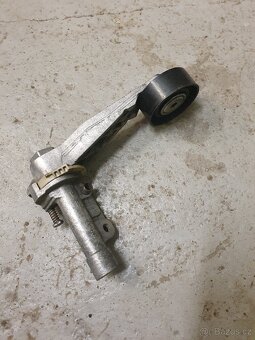 Napínací kladka řemenu. - 2