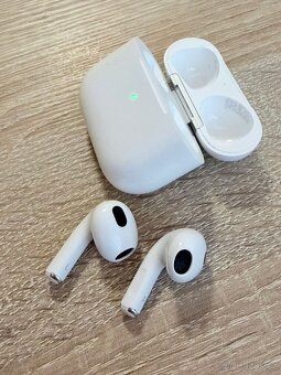 Apple AirPods (3. generace) - 2