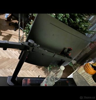 STOLNÍ DRŽÁK PRO DVA OTOČNÉ MONITORY 13- 32 PALCE - 2