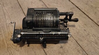 Historicka mechanicka pocitacka Triumphator - 2
