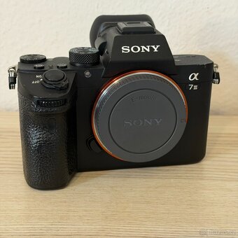 Sony A7 III  + příslušentví - 2