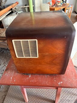 Retro televize Tesla 4106u - 2