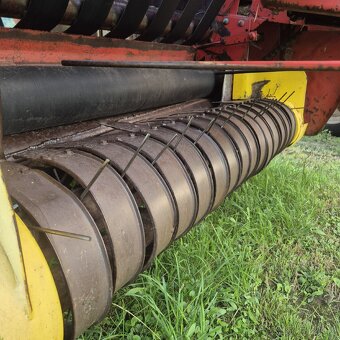 Hesston 5700 - 2