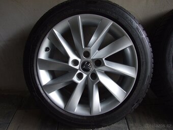 Original alu Škoda 5x112 ET 40, 205/50R17, 4x 8mm zimní - 2