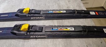 Dětské běžky ATOMIC PRO C1 grip JR s vázáním + běžecké hůlky - 2