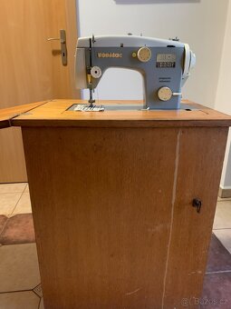 Skříňkový FUNKČNÍ šicí stroj Veritas - 2