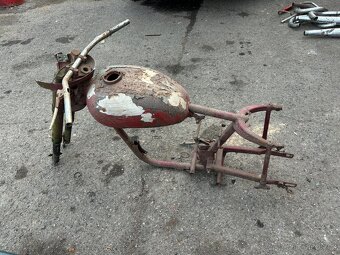 Rám se štítkem, nádrží ČZ 175/ 450 - 2