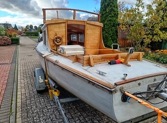 Kajutová loď s motorem - 2