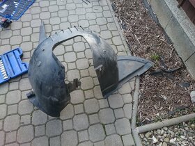 Přední levý podběh Peugeot 307 - 2