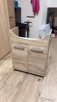 Skříňka s umyvadlem - 2