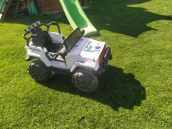 Dětské elektrické autíčko - 2
