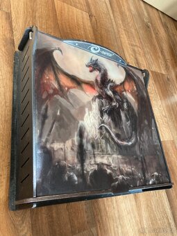 DŘEVĚNÝ POŘADAČ NA KARTY s motivem draka (E-RAPTOR) - 2