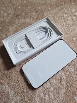 iPhone 16 Pro - 128 GB pouštní titan - rozbaleno - 20 měsíců - 2