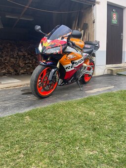 Limitovaná edice 999 r.v.2007 Honda Repsol rr fároš - 2