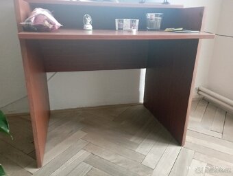 Prodáme stůl za 85kč je v dobrém stavu - 2