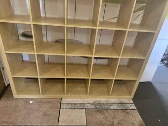 Nový pouze vybalený a sestavený čtvercový regál Ikea Expedit - 2