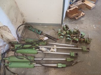 Pístnice, hydraulické válce včetně upínacích čepů - 2